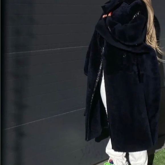 Max Mara Navy Teddy Prosit Coat, Limited Ed with Patent Leather Trim Size S (6) - Picture 2 of 5